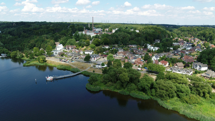 Aerial view of Tesperhude with promenade pier (Photo: Michael Streßer / Hereon) Aerial view of Tesperhude with promenade pier (Photo: Michael Streßer / Hereon)